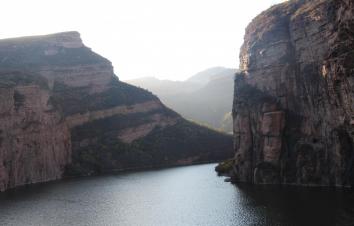 北京周边邢台2日自驾游：峡沟挂壁公路-王硇石楼-京娘湖太行秋色2日自驾游-游推荐