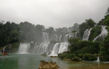 广东出发广西中越边境5日自驾游：百色巴马-靖西鹅泉-德天瀑布特色5日自驾游-游推荐