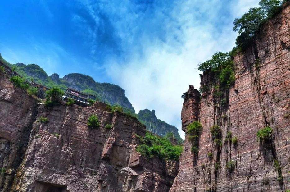 河南郭亮集合南太行4日自驾游：南太行挂壁公路-山西打铁花-皇城相府4日山西河南自驾游