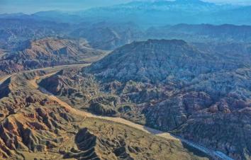 银川集合7日宁夏落地自驾游：巴尔斯圣山-外星谷-腾格里沙漠-槐西小镇-天鹅湖7日沙漠越野体验-游推荐