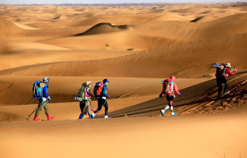 银川集合沙漠徒步2日落地游：阿拉善天池-神石岭魔鬼沟2日自驾游-游推荐