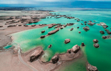 全国出发西宁集结野性柴达木7日自驾游：水上雅丹—东西台吉乃尔湖—恶魔之眼艾肯泉—茫崖翡翠湖—雅丹魔鬼-游推荐