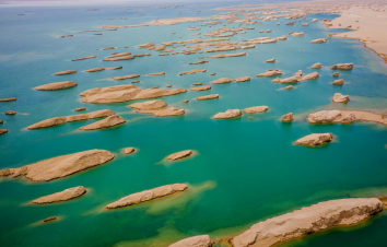 兰州集结漫游西北8日深度自驾：七彩丹霞+嘉峪关城楼+水上雅丹+东台吉乃尔湖+莫高窟8日深度自-游推荐