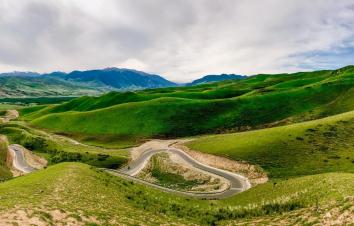 乌鲁木齐集结夏季南疆10日自驾：独库公路全段-那拉提-巴音布鲁克-喀什-帕米尔高原-盘龙古道10日落-游推荐