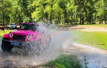 北京出发河北老掌沟2日自驾游：绿野仙踪老掌沟露营-赤壁丹霞-亚洲最大单体石2日自驾游-游推荐