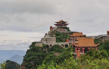 长沙出发湖南张家界2日自驾游：张家界五雷仙山-朝阳地缝-万福温泉2日自驾游-游推荐