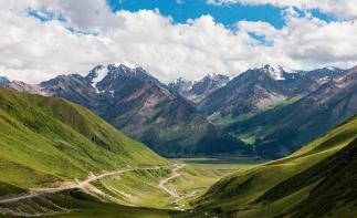 乌市集合南疆10日自驾：那拉提草原 - 独库公路全段 -巴音布鲁克草原 -库车大峡谷 |-塔克那玛干-推荐
