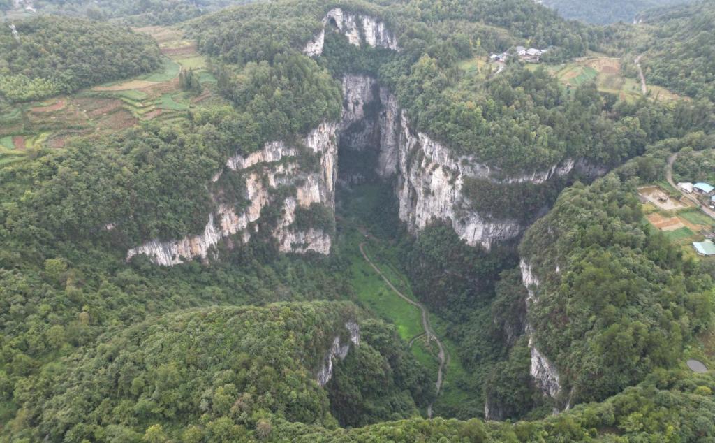 山东出发自驾重庆武隆6日游：瞿塘峡白帝城-万州大瀑布-武隆天坑地缝-蚩尤九黎城6日游