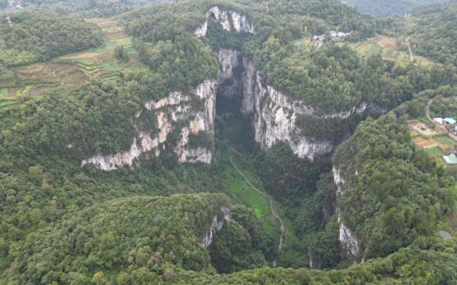 山东出发自驾重庆武隆6日游：瞿塘峡白帝城-万州大瀑布-武隆天坑地缝-蚩尤九黎城6日游