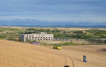 北京出发赤峰葫芦岛4日自驾游：承德十八盘天路-赤峰博物馆-玉龙沙湖-朝阳凤凰山-观神奇航母海上美术馆-游推荐