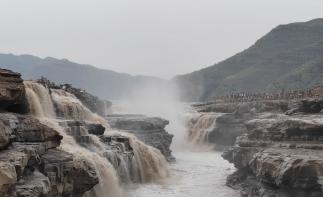 北京出发晋陕沿黄公路5日自驾游：寻中国版“羚羊谷”穿晋陕黄河大峡谷-观壶口瀑布-黄河乾坤湾5日游-推荐