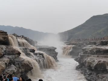 北京出发晋陕沿黄公路5日自驾游：寻中国版“羚羊谷”穿晋陕黄河大峡谷-观壶口瀑布-黄河乾坤湾5日游