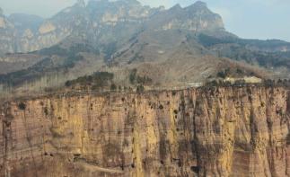 北京出发穿越太行挂壁公路5日这样：巍巍南太行挂壁公路-圣福天路-响堂山石窟-京娘湖5日游-推荐