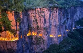 辉县集合南太行十大挂壁穿越6日自驾游：[太行辉煌]船游红旗渠-北方九寨通天峡-太行10大挂壁公路挑战-游推荐