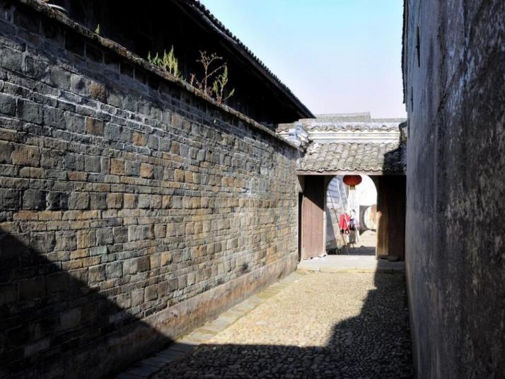 龙南关西新围好玩吗