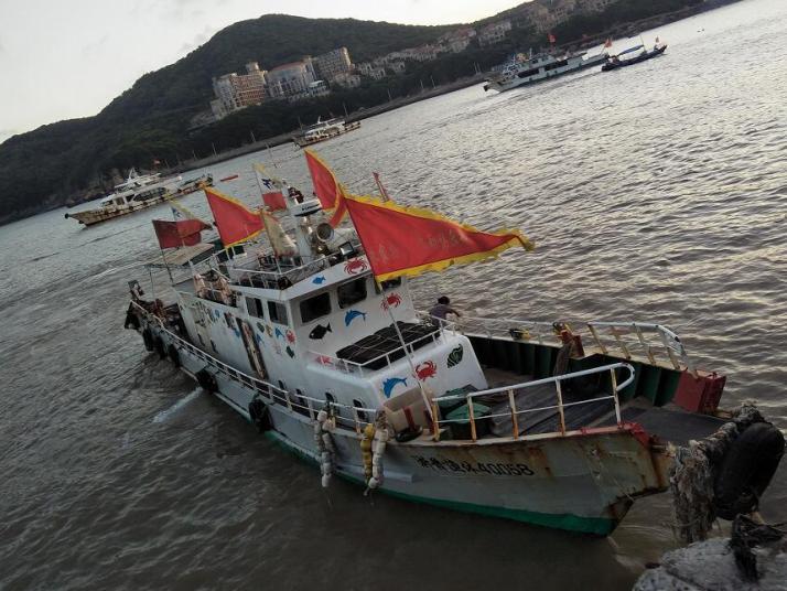 舟山舟山拖网捕鱼图片