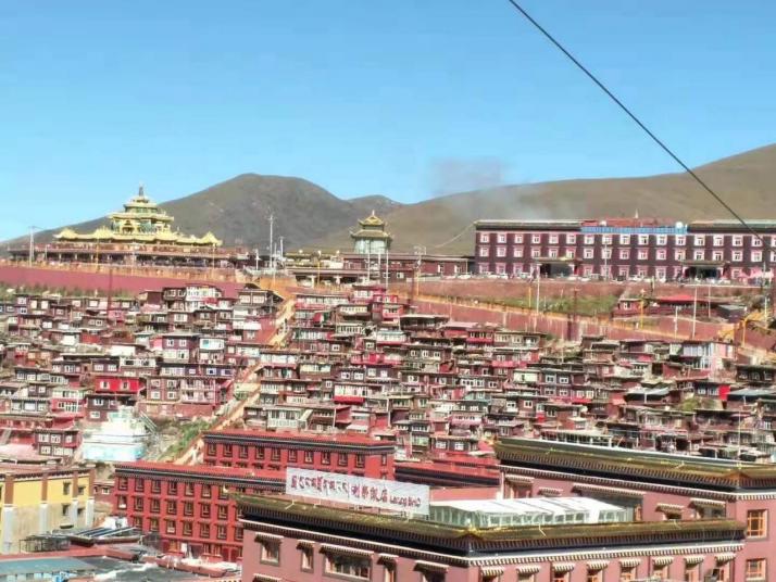 色达喇荣五明佛学院好玩吗