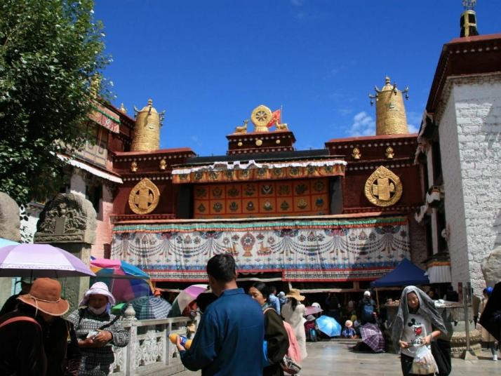拉萨八廓街好玩吗