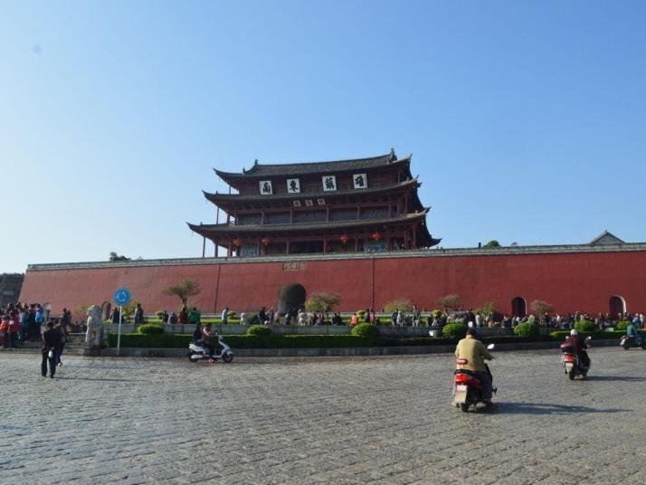 红河建水古城图片