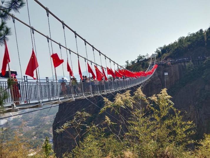 平江石牛寨景区玻璃桥好玩吗