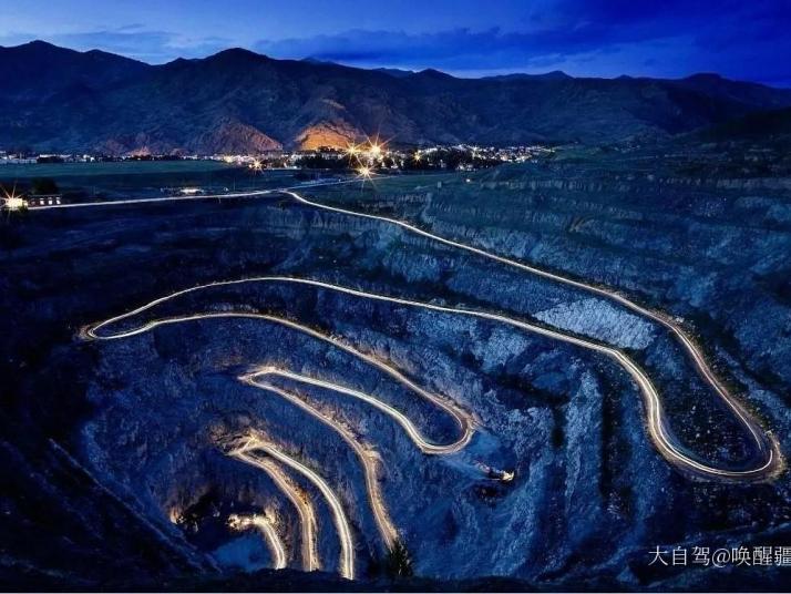 富蕴可可托海三号矿坑好玩吗