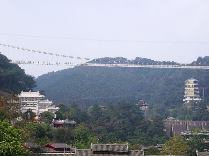 南宁龙门水都玻璃桥好玩吗