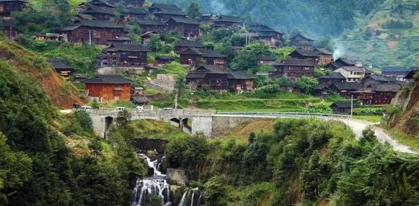 重庆集合贵州4日自驾游：【苗疆圣山】朗德苗寨-乌东苗寨-下司古镇-红阳草场-秦汉影视城-环雷公山4日-大自驾网