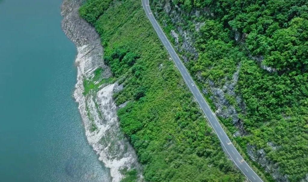 重庆出发陕西秦岭5日自驾游：【秦岭之夏】凤堰古梯田-大熊猫基地-后柳水乡-石泉古城-朝阳沟-中坝大峡
