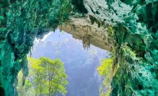 珠三角出发摄影师随团航拍：广西河池、柳州：中国版“卡普里岛蓝洞”三门海、“蓝刀鱼风暴”，U型第一湾自-推荐