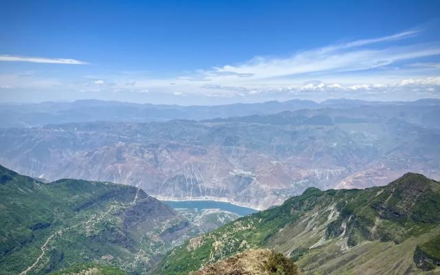 重庆出发云南昭通4日自驾游：棋盘山大断崖-豆沙关-昭通古城-风车山-黄连河景区-马湖府古城-李庄古镇