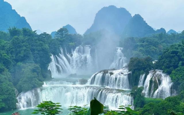 重庆出发广西6日自驾游：【桂西边陲】渠洋湖-鹅泉-火龙果基地-德天大瀑布-万尾金滩-东兴口岸6日自驾