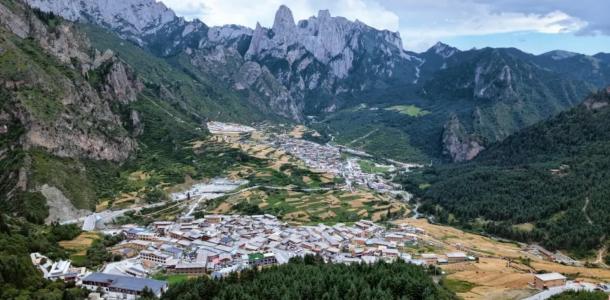 重庆出发川甘青环线7日自驾游：扎尕那-漫泽塘湿地-米拉日巴佛阁-黄河九曲第一湾-拉卜楞寺-莲宝叶则7自驾游