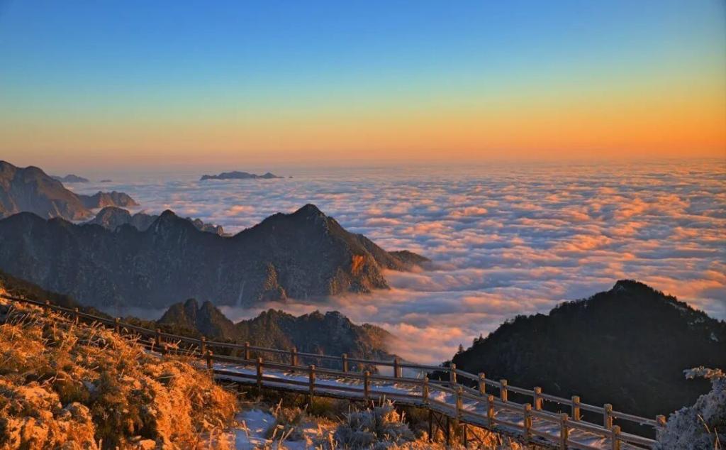 武汉出发三峡神农架5日自驾游：【秋摄神农架】车船同行自驾三峡-神农架轻奢5日游