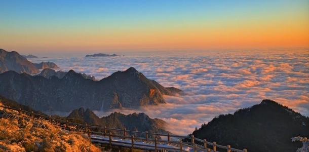 武汉出发三峡神农架5日自驾游：【秋摄神农架】车船同行自驾三峡-神农架轻奢5日游-大自驾网