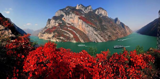 武汉出发三峡红叶4日自驾游：【车船游三峡】水上红叶-神女天路-巫峡口-白帝城摄影休闲4日游-大自驾网