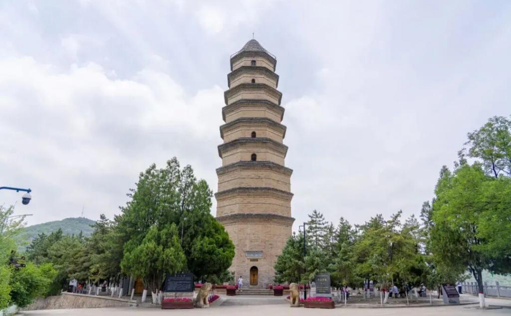 北京出发晋陕5日自驾游：【寻美甘泉】雨岔大峡谷-观黄河咆哮-走进圣地延安晋陕5日游