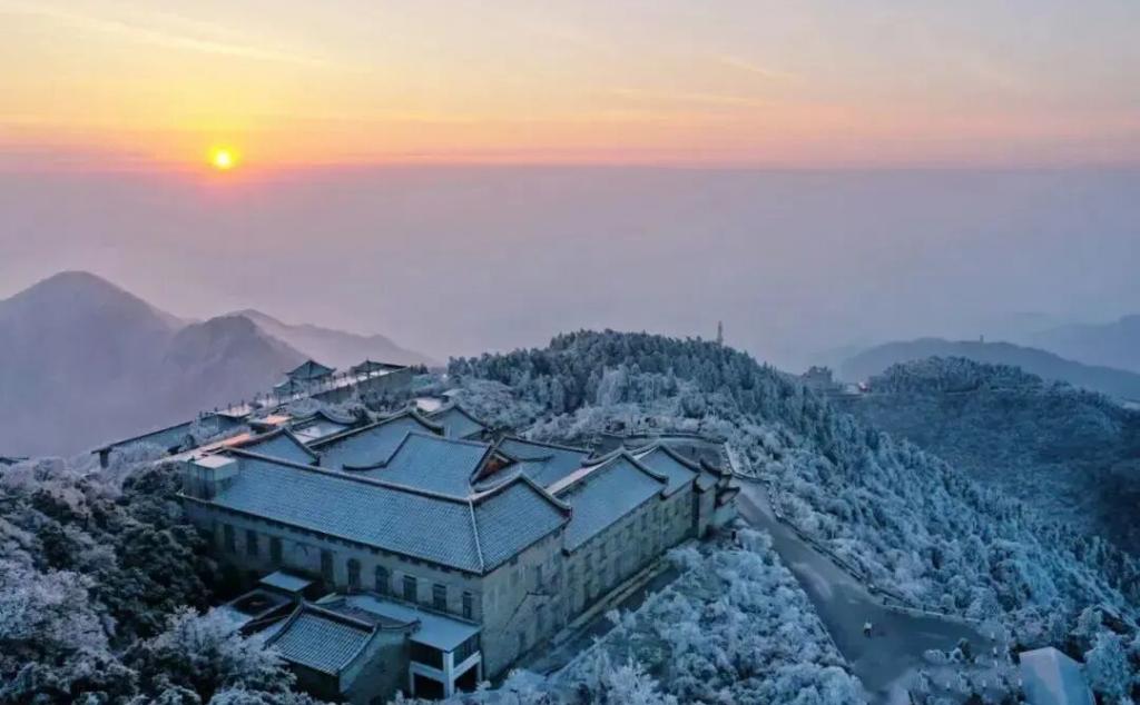 武汉出发湖南3日自驾游：带家人南岳衡山祈福-南岳里新年庙会-陪孩子醴陵捡宝3日游