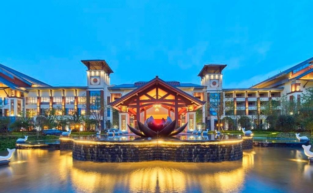 武汉出发安徽池州铜陵3日自驾游：犁桥江南水镇-九华山大佛-阿尔卡迪亚温泉-大愿文化园休闲3日游