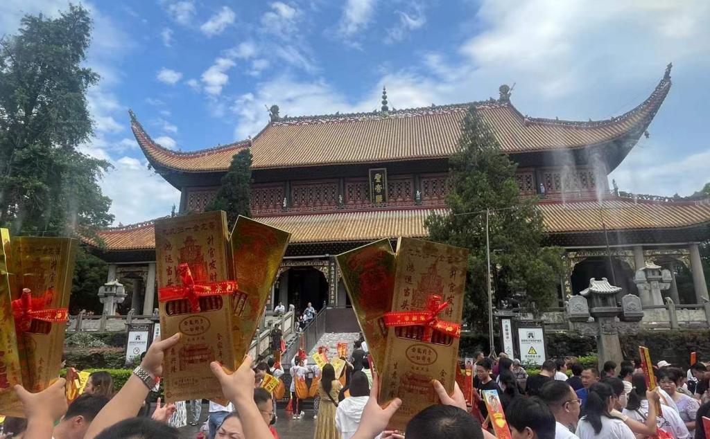 武汉出发湖南3日自驾游：赴南岳庙会祈千年福运-游华谊影视小镇-访伟人故里3日游