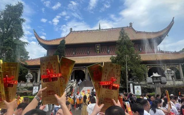 武汉出发湖南3日自驾游：赴南岳庙会祈千年福运-游华谊影视小镇-访伟人故里3日游