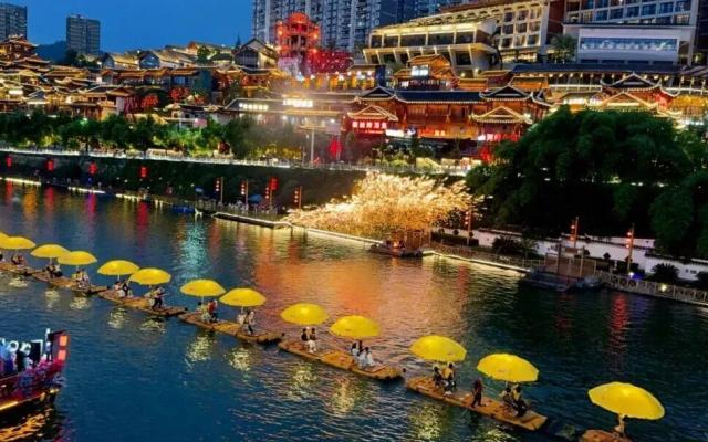 常德集合恩施3日自驾游：【开年奇遇记】泡不二门温泉-闯卯洞地心-仙佛石窟-狮子关3日游