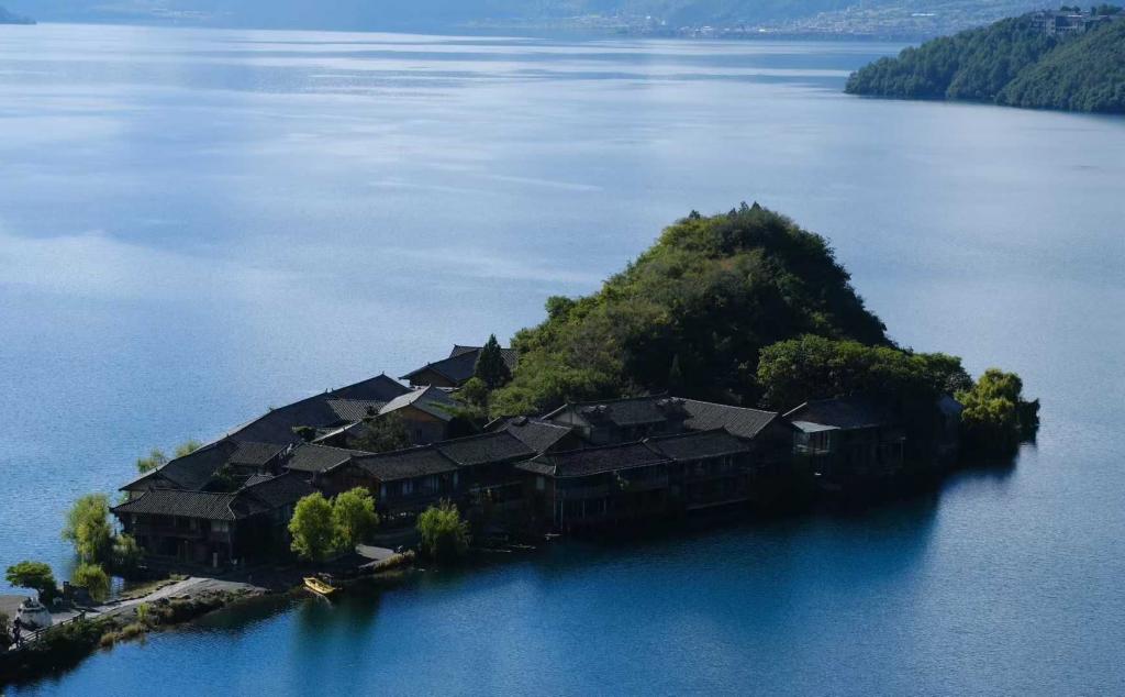 重庆出发川西泸沽湖5日自驾游：【泸沽仙境】冕宁草海-环游泸沽湖邂逅摩梭古族5天4晚游