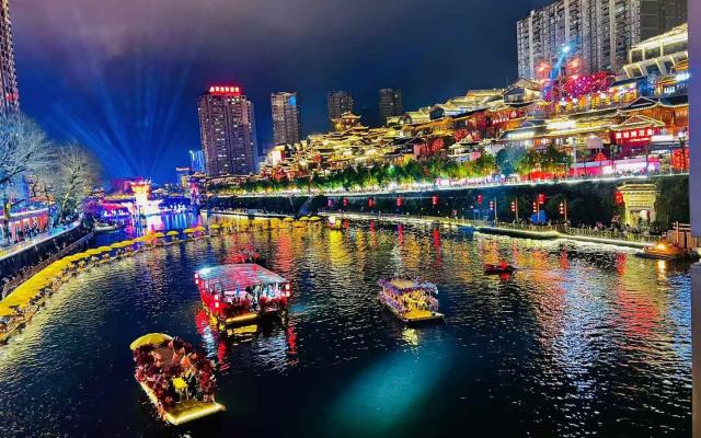 重庆出发湖北恩施4日自驾游：【仙山贡水】恩施土司城-女儿城-宣恩狮子关-坪坝营4天3晚