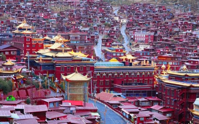 成都集结早春川西9日自驾游：【花开佛国】赴一场春之盛宴，邂逅中国最美的童话世界！