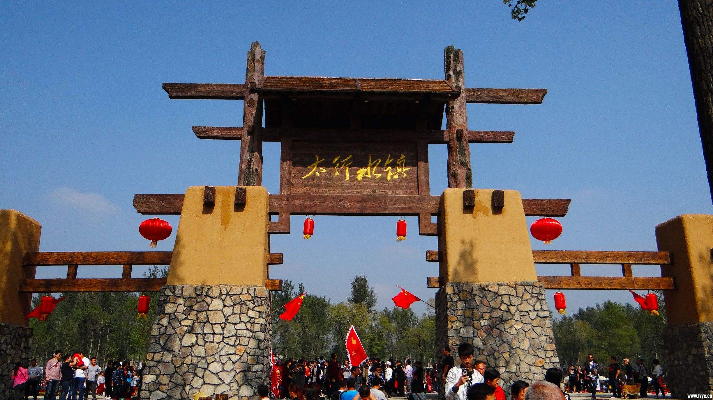 北京出发保定石家庄自驾游：暖泉古镇-白石山-太行水镇3日北京周边游