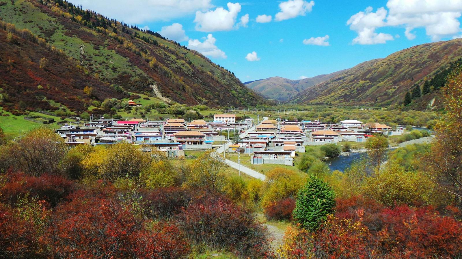 重庆出发川西甘南精致小环线：米亚罗-神座村-郎木寺-扎尕那5日自驾游
