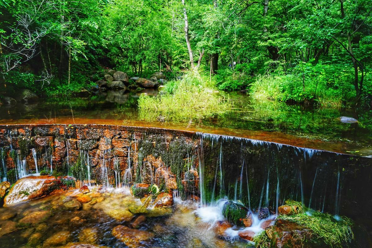 北京出发延庆玉渡山1日自驾游：玉渡山枫叶-张山营有机苹果赏秋景品美食1日休闲之旅