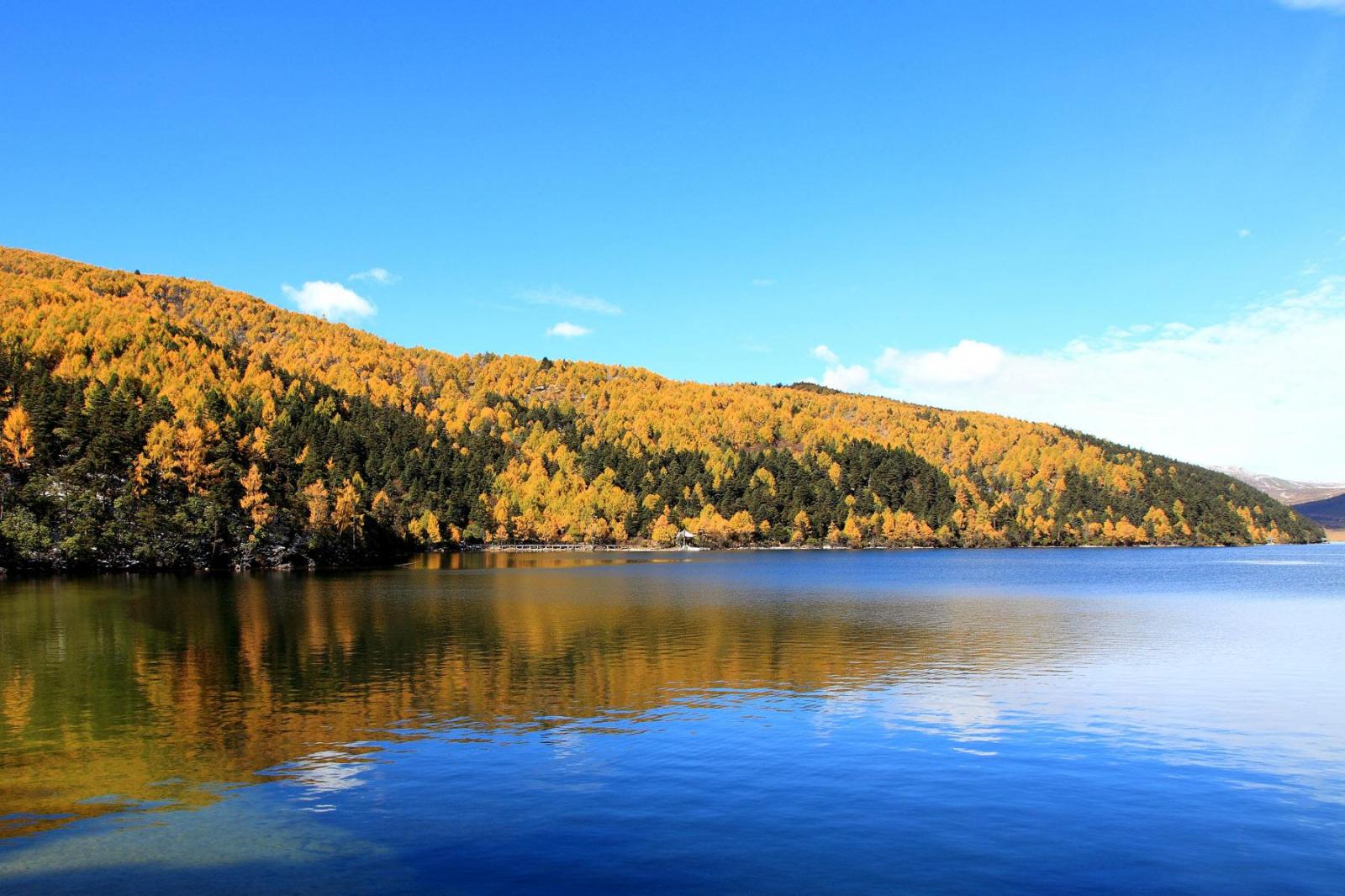 成都出发周边2日自驾游：木格措-红石滩公园2日周末自驾游