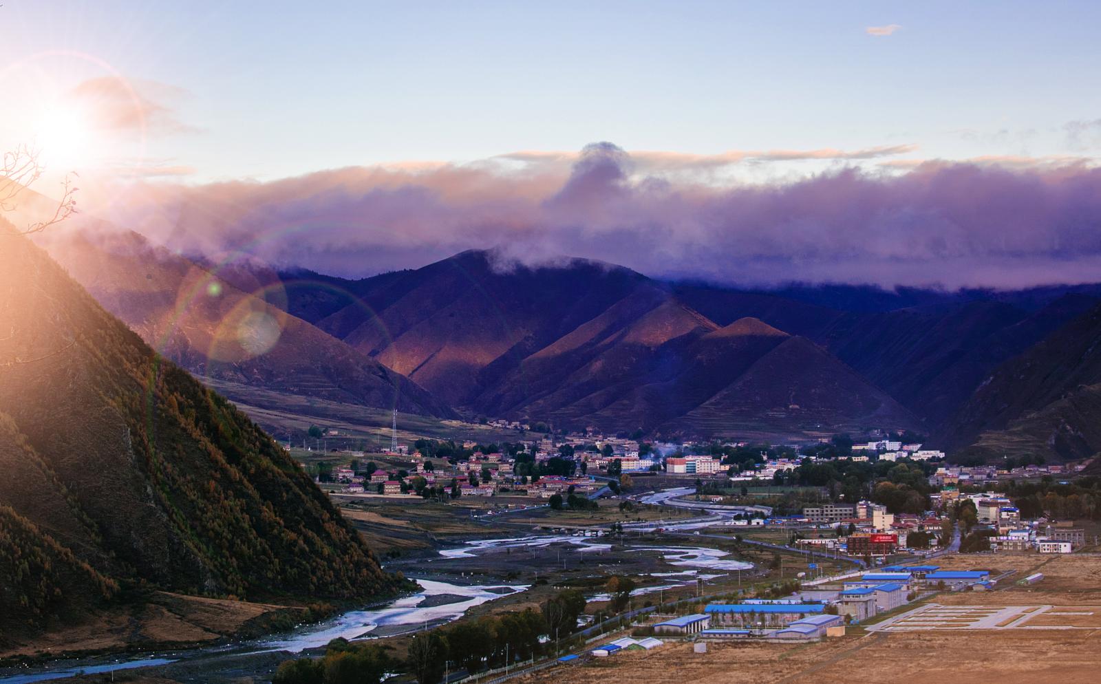 成都周边3日秋冬季自驾游：新都桥-朋布西乡-塔公草原3日深度摄影之旅