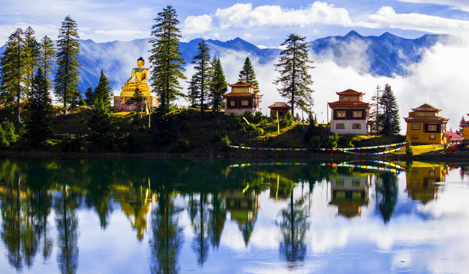 成都出发甘孜州7日自驾游：稻城亚丁-新都桥-措卡湖-色达7日川西自驾游